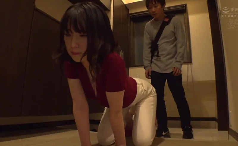 Cô nàng cạnh nhà thiếu thốn và cậu sinh viên trúng số cạnh bên