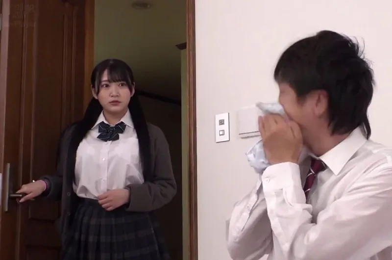 Anh trai trộm quần lót nhân tình móc lồn bị phát hiện và cô em đã trừng phạt bằng cách…