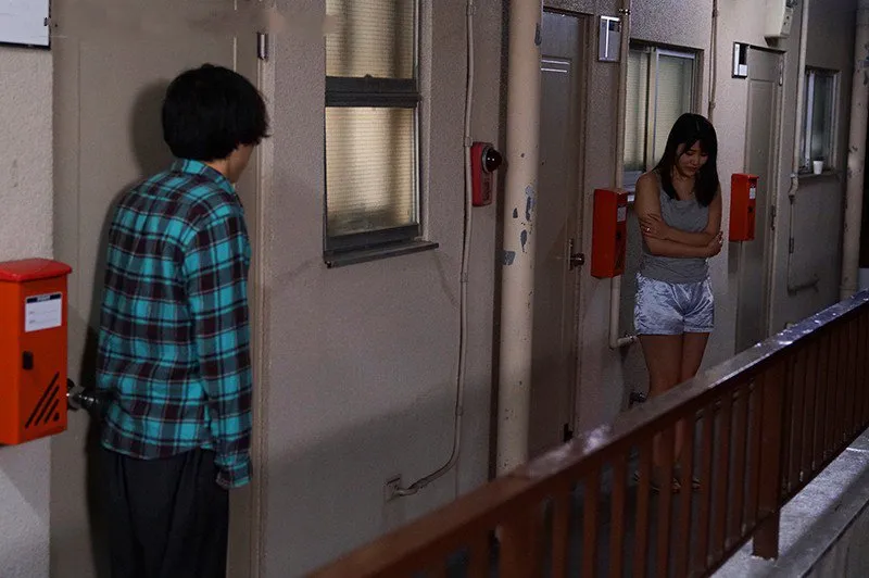 Bí mật "đi ngoài" với em gái hàng xóm cãi nhau bị ông chồng đuổi ra cửa