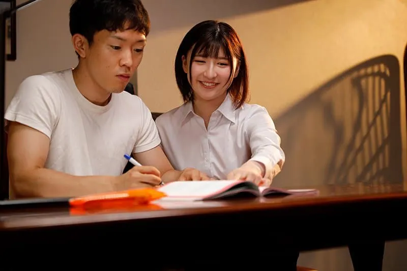 Nữ gia sư bị gài bẫy biến thành cô con gái tình dục cho gia đình biến thái